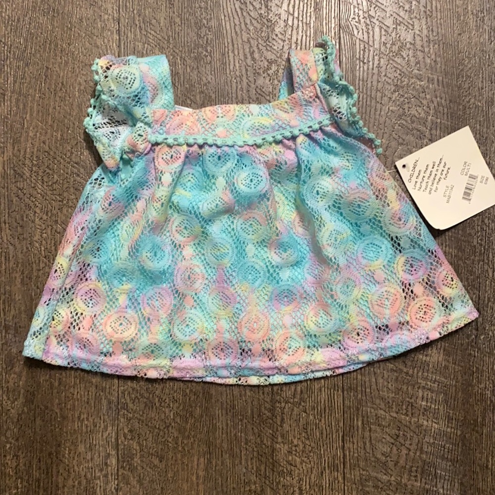 Baby top size 6/9 months 13$